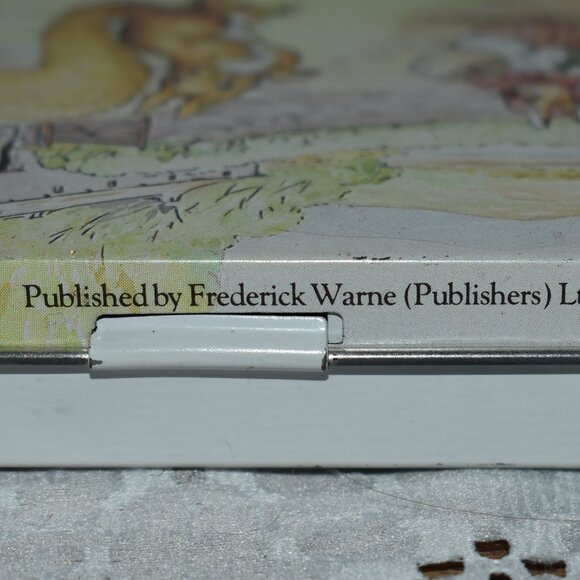 Vintage 1980s Peter Rabbit & Friends Metal Tin Pencil Case Spring Cottage Decor - Picture 14 of 15